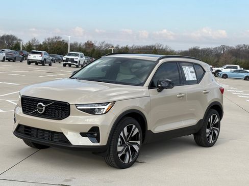 New 2026 Volvo XC40 B5 Plus w/ Protection Package Premier image 3