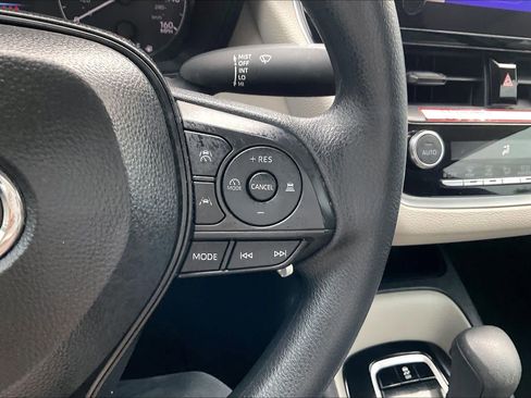 Used 2025 Toyota Corolla LE image 24