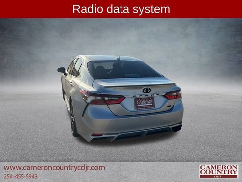 Used 2024 Toyota Camry SE image 4
