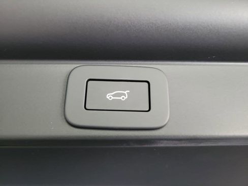 New 2025 Land Rover Range Rover SE image 32