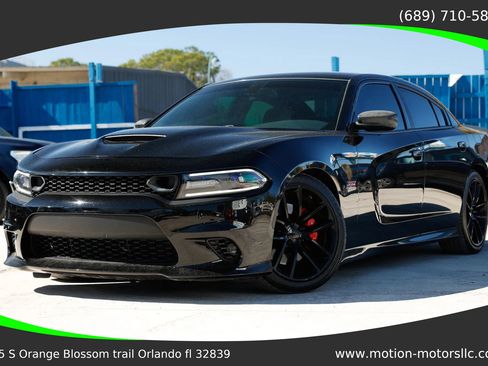 Used 2017 Dodge Charger R/T Scat Pack image 1