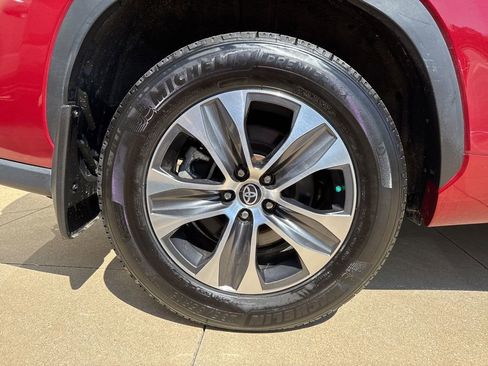 Used 2022 Toyota Highlander XLE image 49