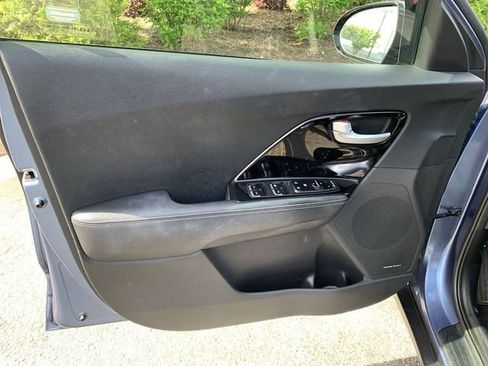 Used 2022 Kia Niro Touring Special Edition image 17