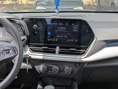 Used 2024 Chevrolet Trax LS w/ Driver Confidence Package FWD image 18