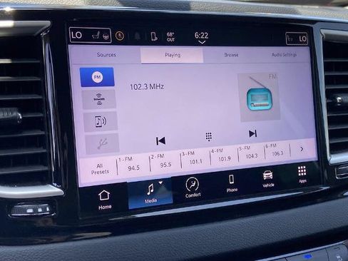 Used 2023 Chrysler Pacifica Touring-L FWD image 7