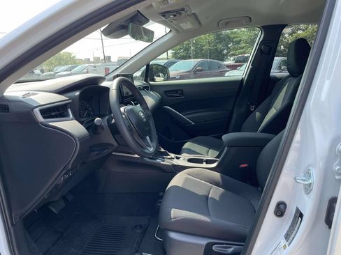Used 2025 Toyota Corolla Cross LE FWD image 15