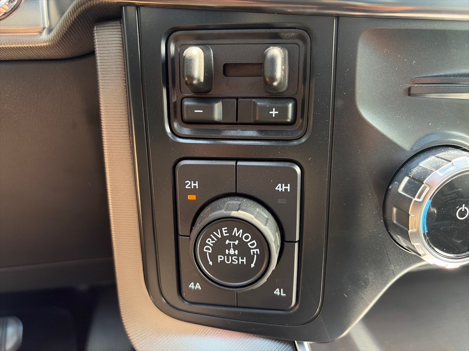 Used 2025 Ford F150 Platinum w/ FX4 Off-Road Package AWD/4WD image 25