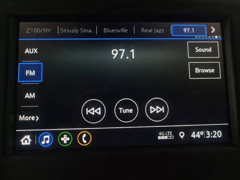 Used 2019 Chevrolet Equinox LT w/ Driver Convenience Package image 25