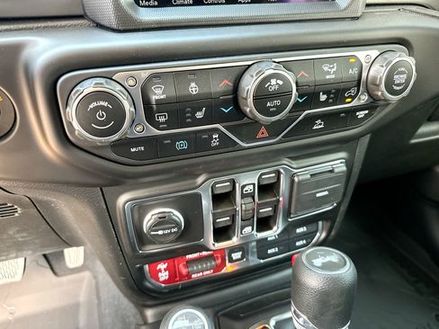 New 2023 Jeep Wrangler Unlimited Rubicon 4xe w/ Cold Weather Group AWD/4WD image 19