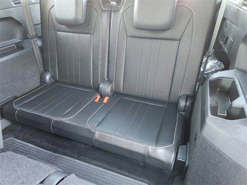 New 2024 Volkswagen Tiguan SE R-Line image 22