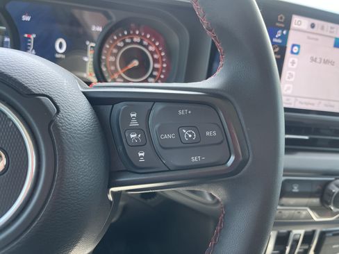Used 2025 Jeep Wrangler Unlimited Rubicon AWD/4WD image 19