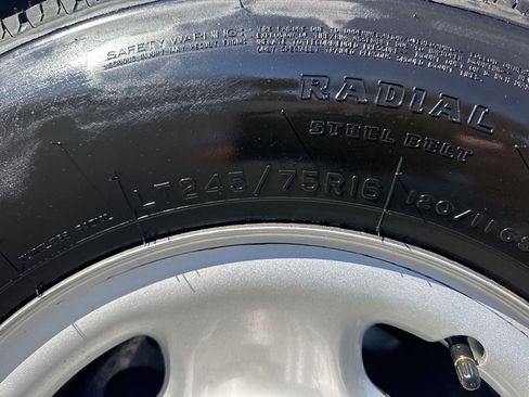 Used 2024 Chevrolet Express 2500 w/ Driver Convenience Package image 25