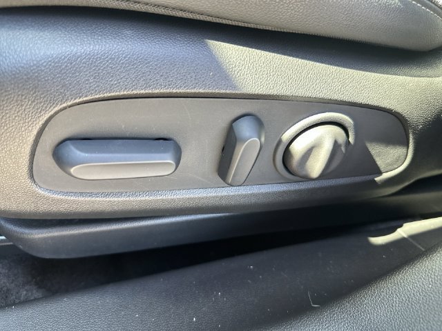 Used 2023 Buick Encore GX Select AWD/4WD image 17