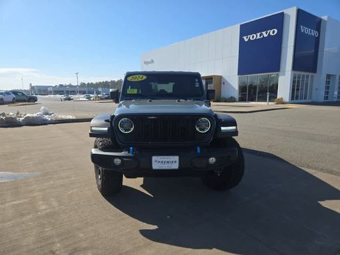 Used 2024 Jeep Wrangler Willys image 3