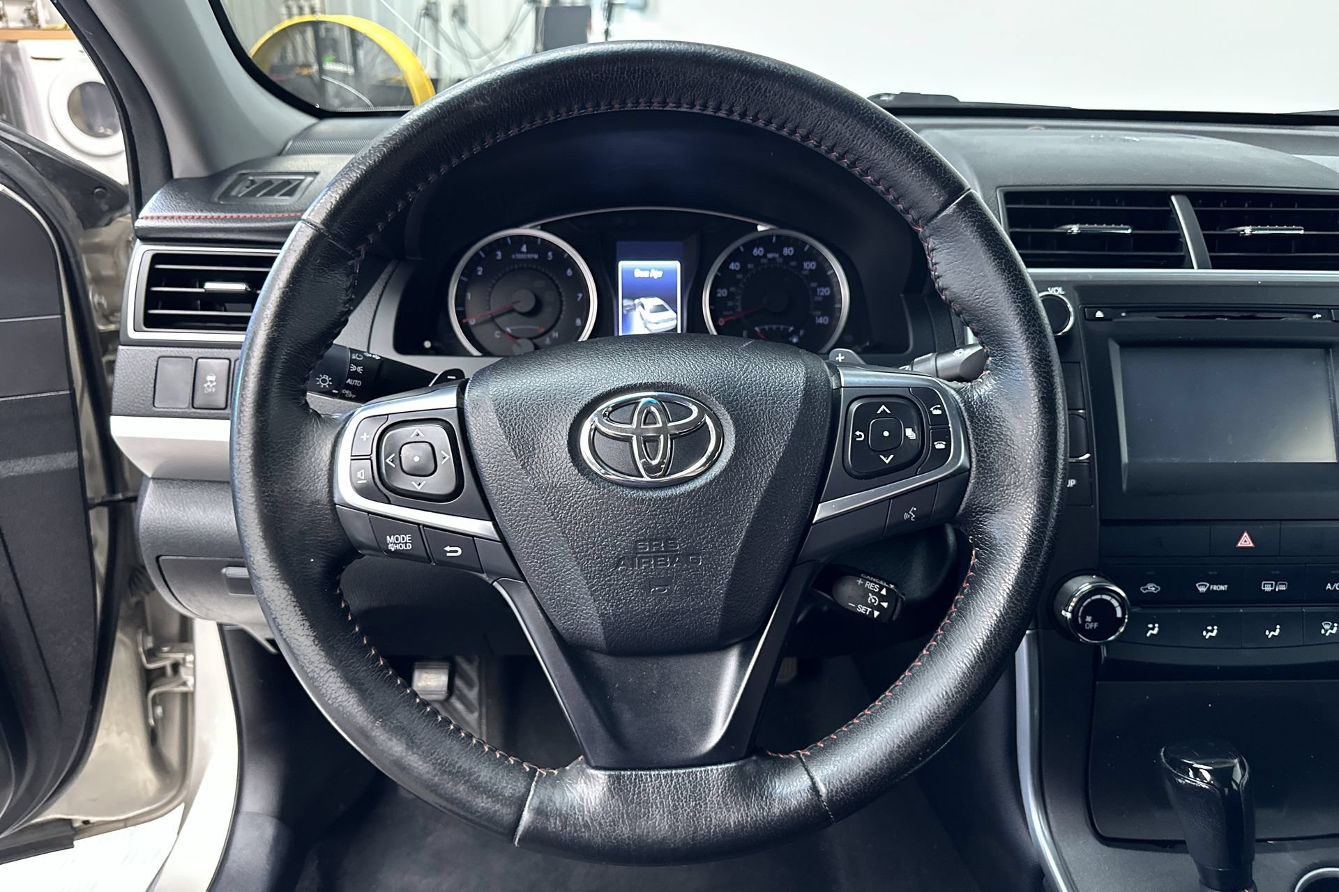 Used 2016 Toyota Camry SE FWD image 18