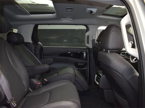 Certified 2025 Kia Carnival SX Prestige image 12