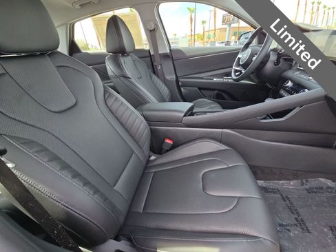Used 2025 Hyundai Elantra Limited FWD image 18