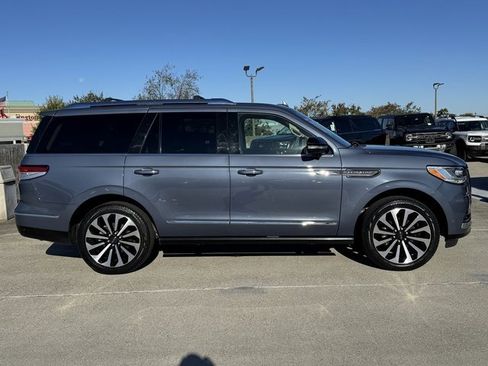 Used 2022 Lincoln Navigator Reserve image 7