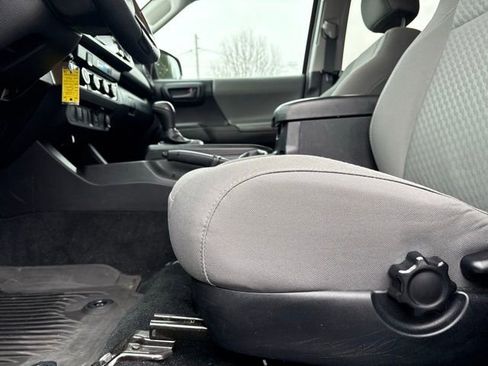 Used 2022 Toyota Tacoma SR image 28