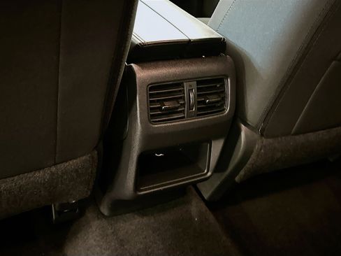 Used 2024 Nissan Rogue S image 27