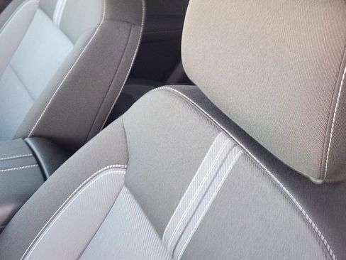 Used 2025 Chevrolet Blazer LT image 16