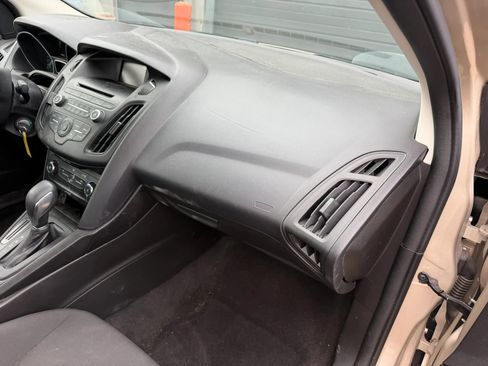 Used 2017 Ford Focus SE FWD image 17