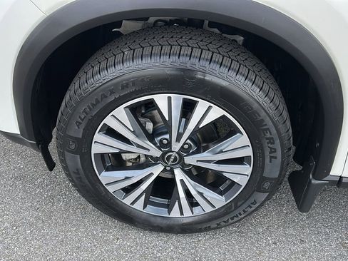 Used 2022 Nissan Rogue SV image 6