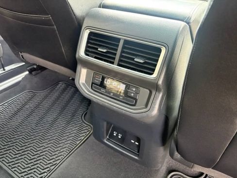 Used 2024 Volkswagen Atlas SE FWD image 29