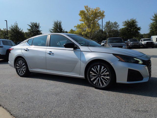 Used 2025 Nissan Altima 2.5 SV FWD image 1