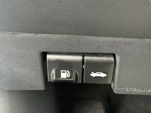 Used 2023 Nissan Versa SV FWD image 25