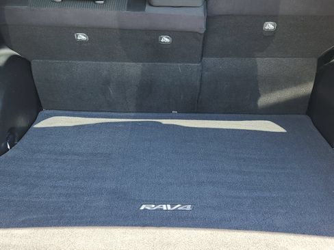 Used 2017 Toyota RAV4 LE w/ Carpet Mat Package AWD/4WD image 34