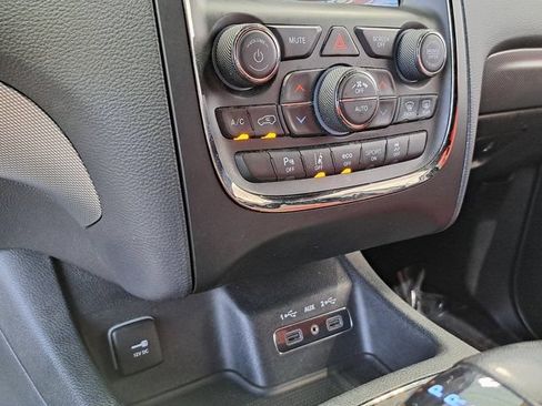 Used 2020 Dodge Durango R/T w/ Technology Group AWD/4WD image 17