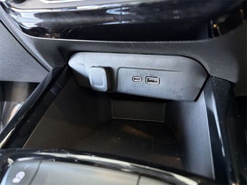 Certified 2025 Chevrolet Trax LT w/ LT Convenience Package image 24