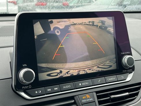 Used 2025 Nissan Altima 2.5 SV image 17