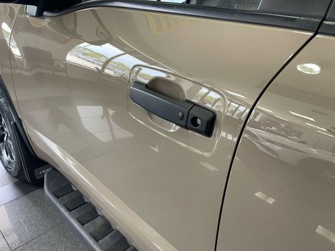 Used 2023 Nissan Titan PRO-4X w/ Pro-4x Convenience Package AWD/4WD image 13