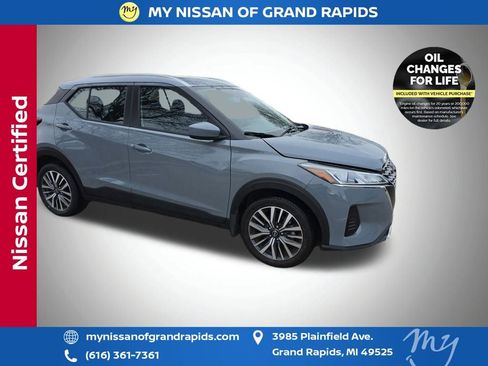 Used 2024 Nissan Kicks SV image 1