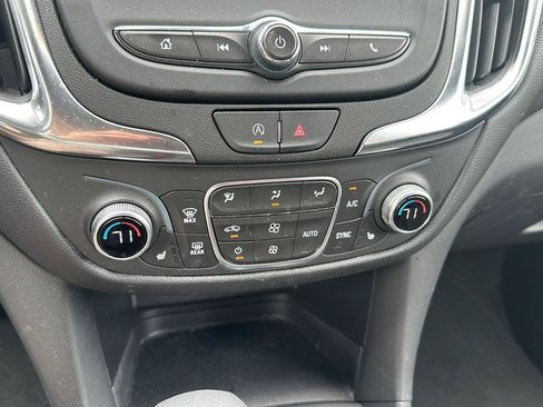 Used 2024 Chevrolet Equinox LT AWD/4WD image 10