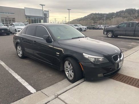Used 2009 BMW 528i xDrive Sedan image 3
