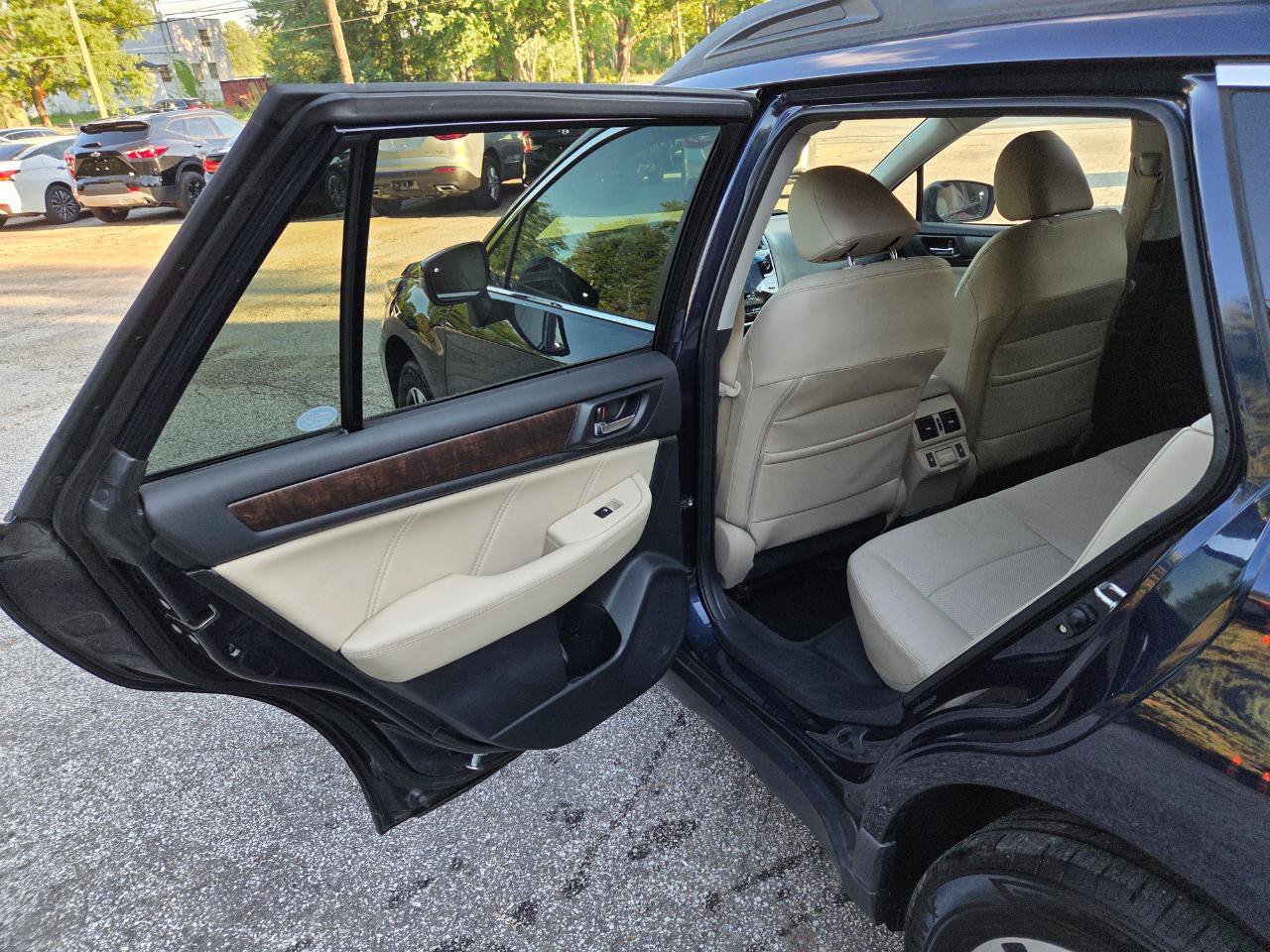 Used 2018 Subaru Outback 2.5i Limited AWD/4WD image 9