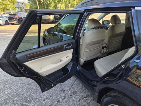 Used 2018 Subaru Outback 2.5i Limited AWD/4WD image 9