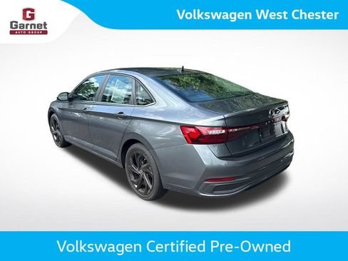 Used 2025 Volkswagen Jetta SE w/ Black Wheel Package FWD image 3