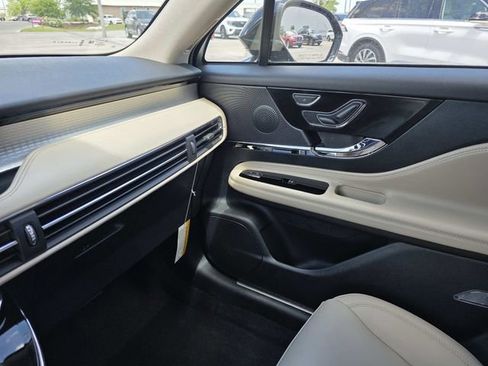 New 2026 Lincoln Corsair Premiere image 14