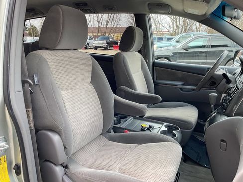Used 2010 Toyota Sienna LE image 36