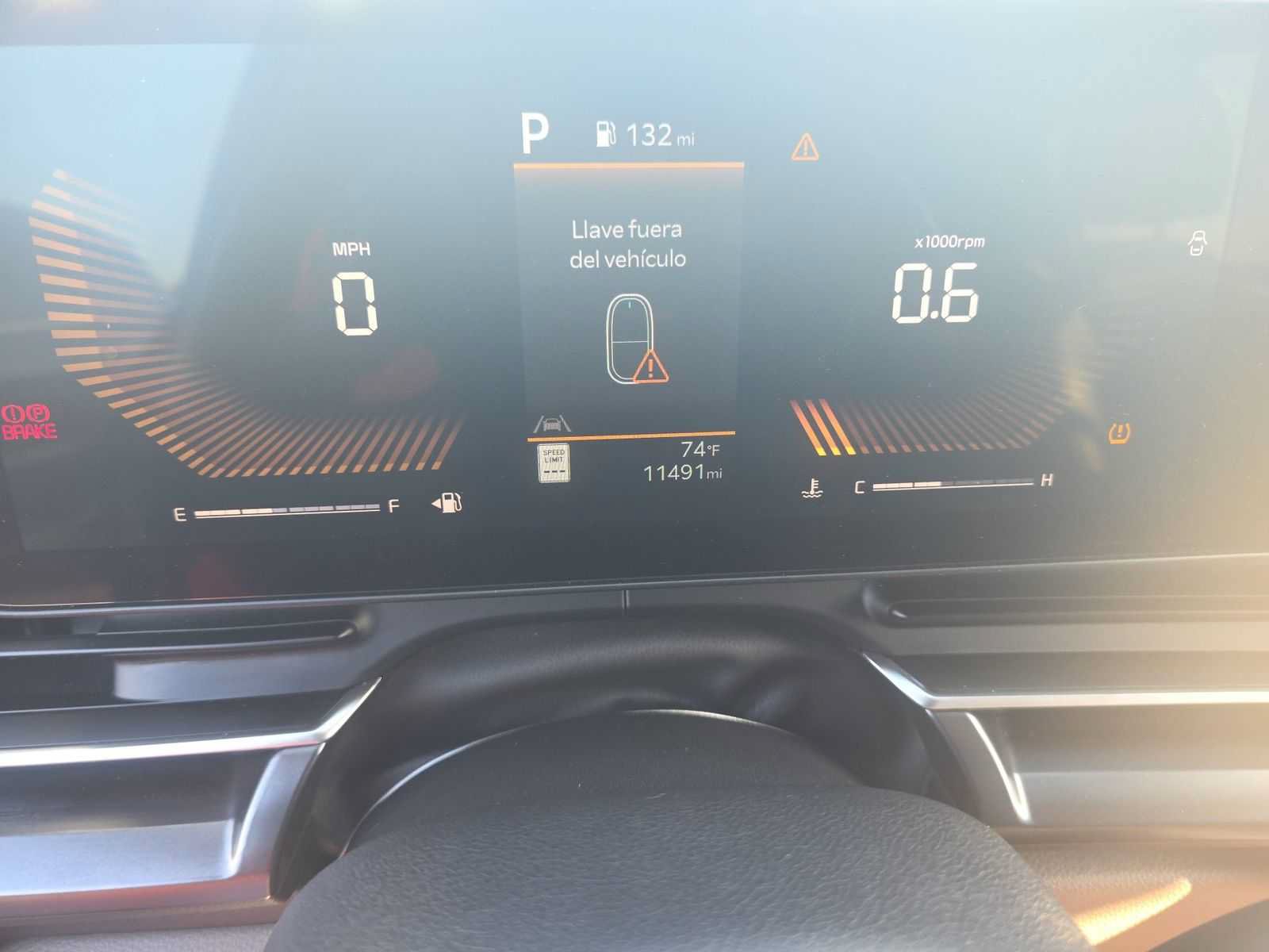 Used 2026 Kia Carnival FWD image 5
