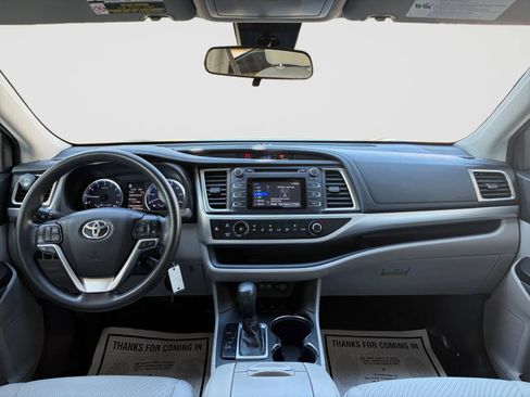 Used 2018 Toyota Highlander LE AWD/4WD image 24