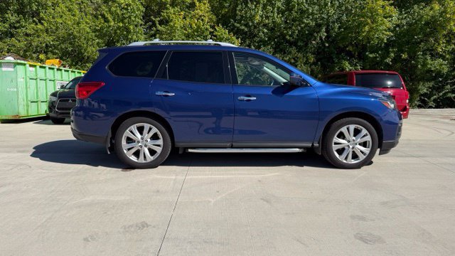Used 2018 Nissan Pathfinder SL w/ SL Premium Package AWD/4WD image 2