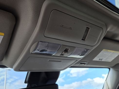 Used 2024 Nissan Frontier SL image 25