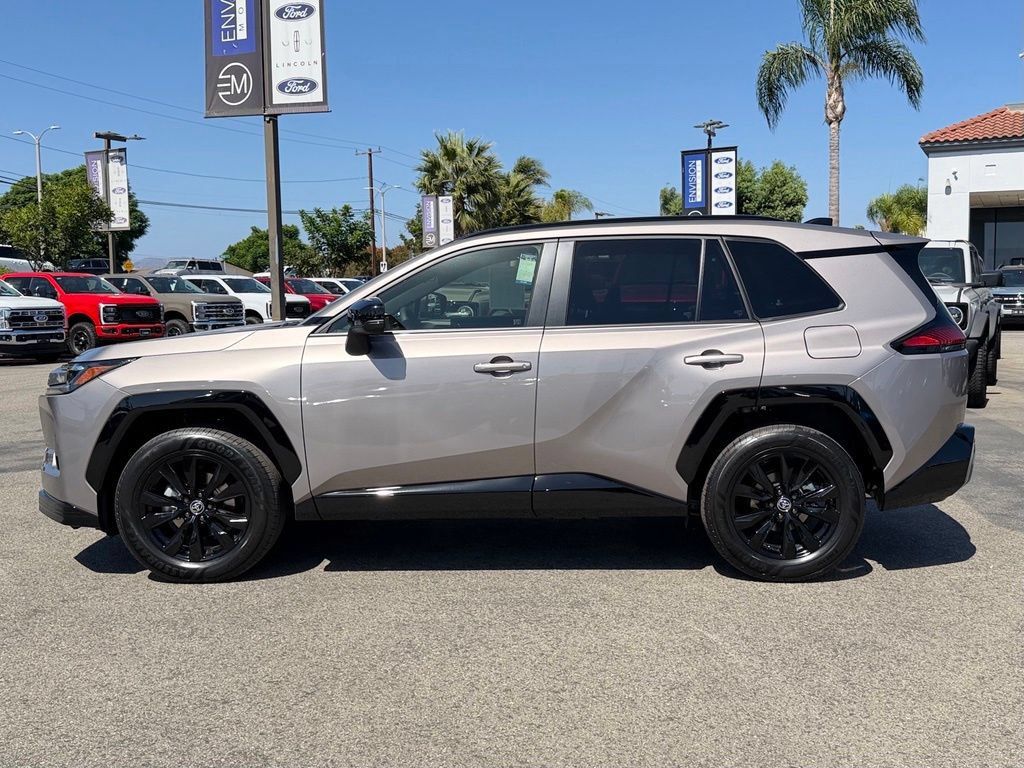 Used 2026 Toyota RAV4 SE FWD image 5