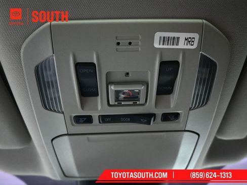 Used 2020 Toyota Highlander XLE image 20