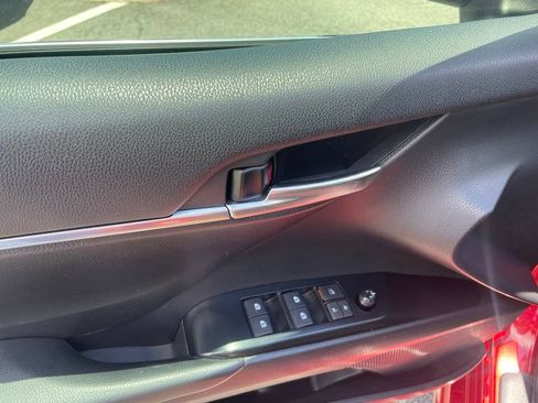 Used 2020 Toyota Camry SE FWD image 10